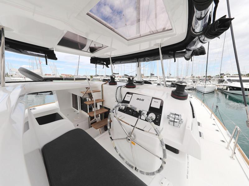 Book yachts online - catamaran - Lagoon 450 - OASIS - rent