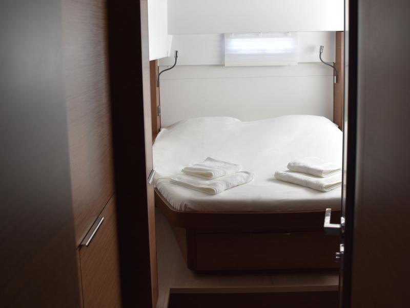 Book yachts online - catamaran - Lagoon 46 - NOTORIOUS - rent