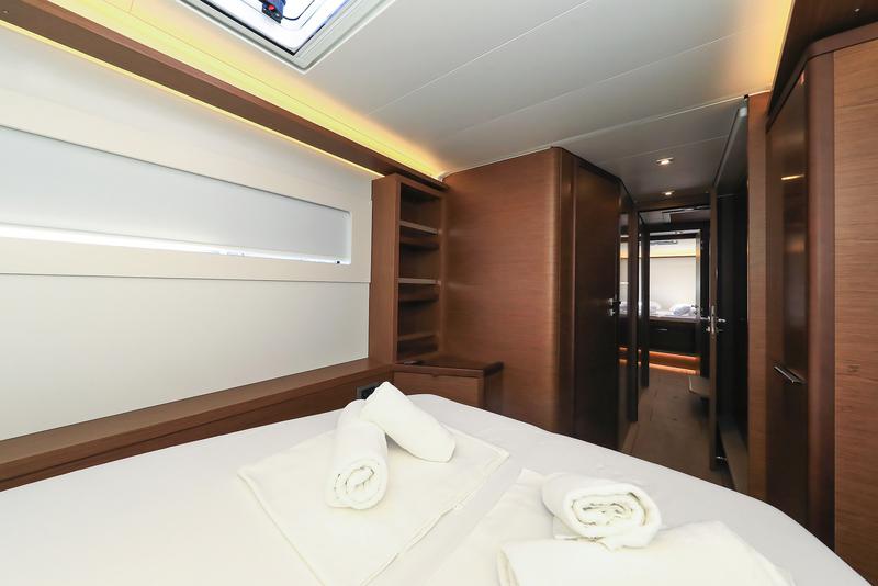 Book yachts online - catamaran - Lagoon 46 - MIDLIFE CRISIS - rent