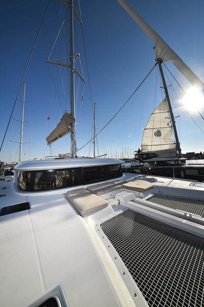 Book yachts online - catamaran - Lagoon 46 - MIDLIFE CRISIS - rent