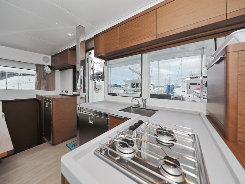 Book yachts online - catamaran - Lagoon 40 - LANCELOT - rent