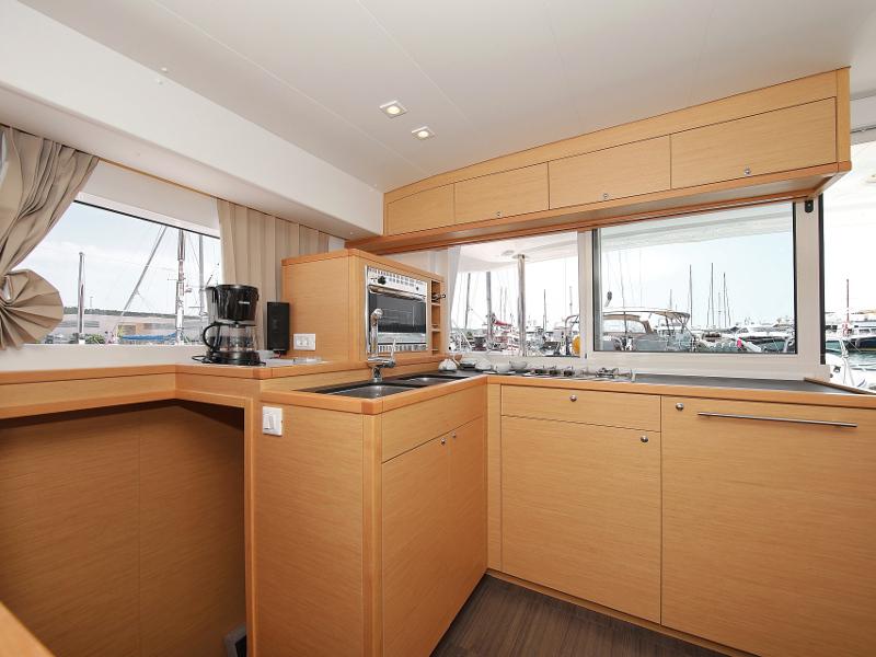 Book yachts online - catamaran - Lagoon 400 S2 LTD EDITION - SCIROCCO - rent