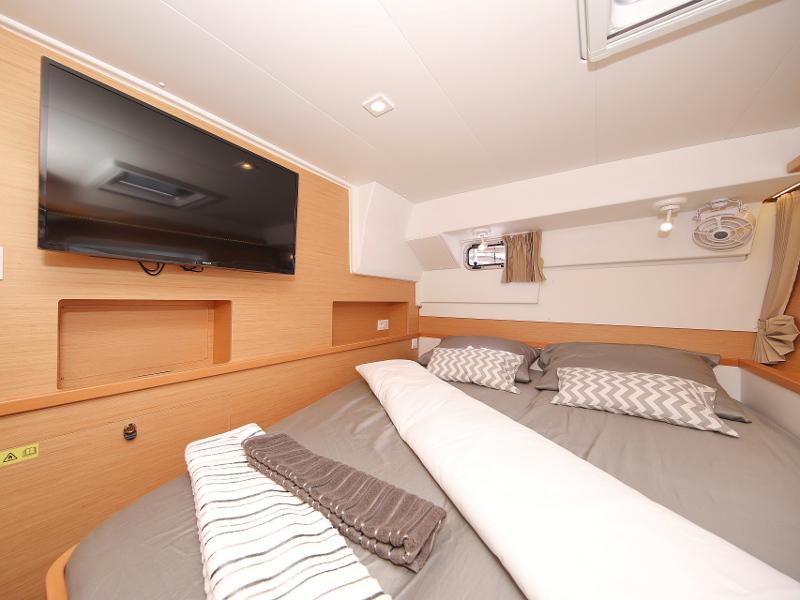 Book yachts online - catamaran - Lagoon 400 S2 LTD EDITION - SCIROCCO - rent