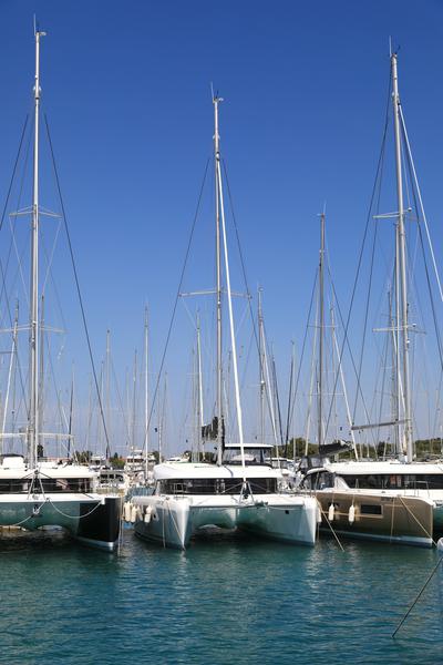 Book yachts online - catamaran - Lagoon 42 - ZEUS - rent