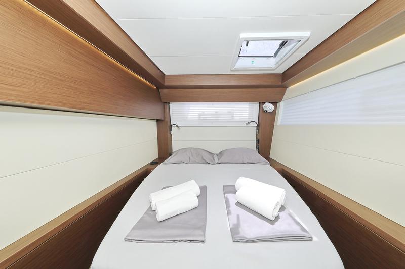 Book yachts online - catamaran - Lagoon 50 - HIGH LIFE - rent
