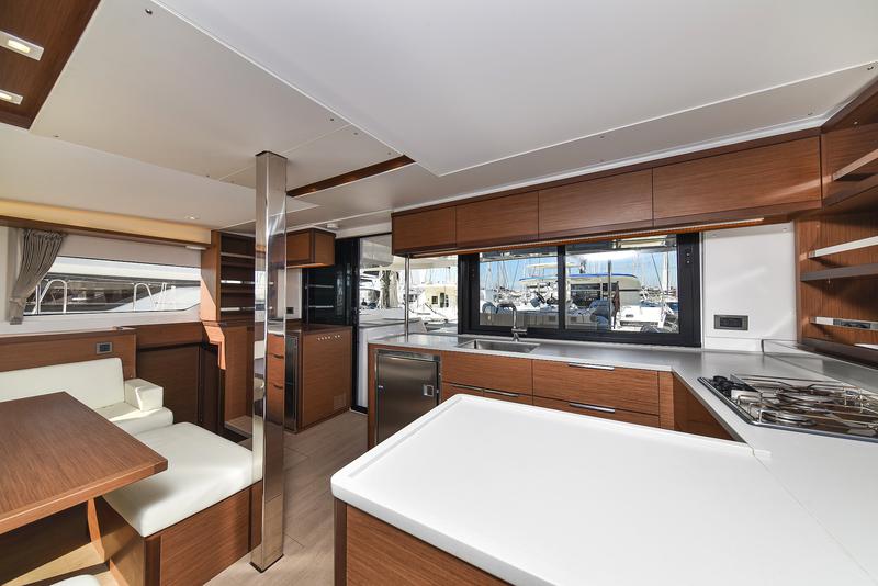 Book yachts online - catamaran - Lagoon 46 - MAJESTIC - rent