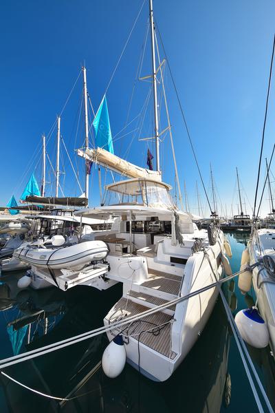 Book yachts online - catamaran - Lagoon 46 - MAJESTIC - rent
