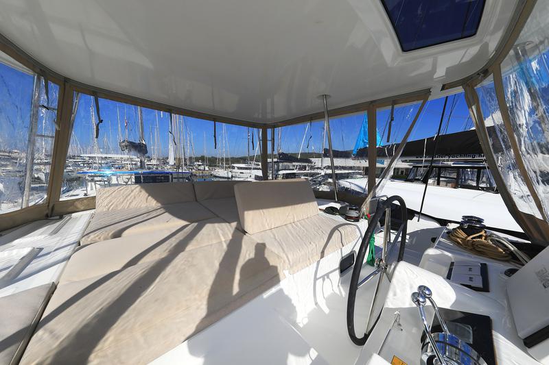 Book yachts online - catamaran - Lagoon 46 - MAJESTIC - rent
