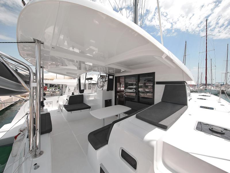 Book yachts online - catamaran - Lagoon 42 - MASTERPIECE - rent