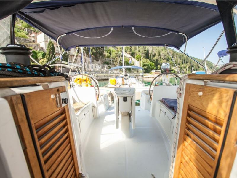 Book yachts online - sailboat - Cyclades 50.5 - PINTA - rent