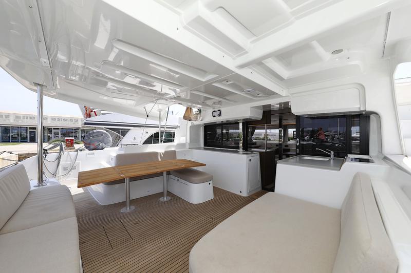 Book yachts online - catamaran - Lagoon 46 - PANOS - rent