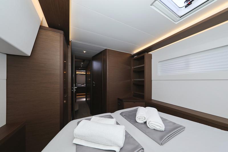 Book yachts online - catamaran - Lagoon 46 - PANOS - rent