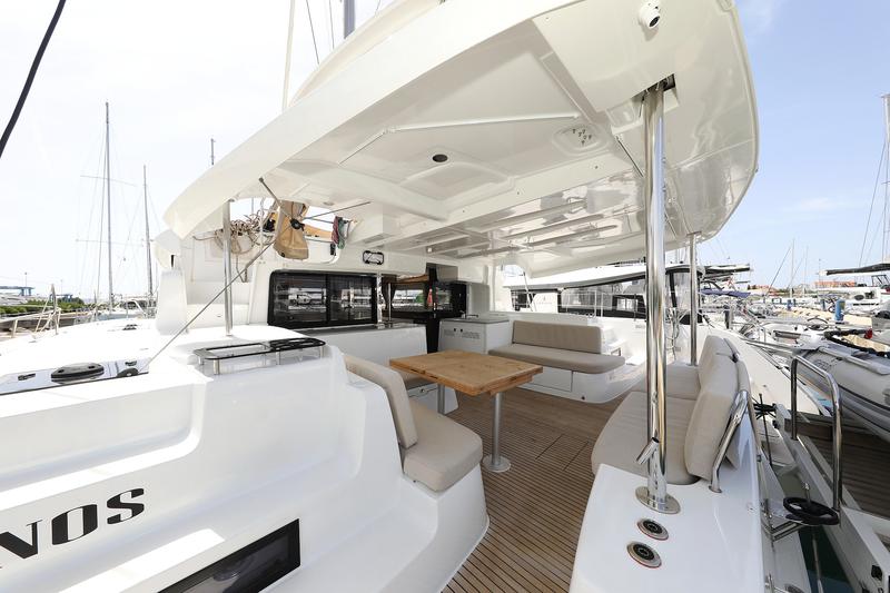 Book yachts online - catamaran - Lagoon 46 - PANOS - rent
