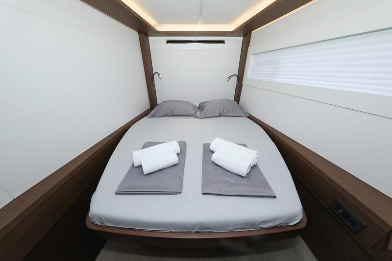 Book yachts online - catamaran - Lagoon 46 - PANOS - rent