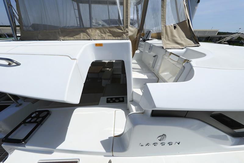 Book yachts online - catamaran - Lagoon 46 - PANOS - rent