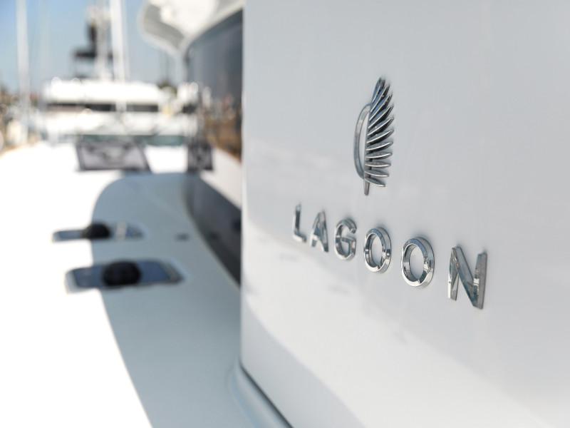 Book yachts online - catamaran - Lagoon 450 F - HOT STUFF - rent