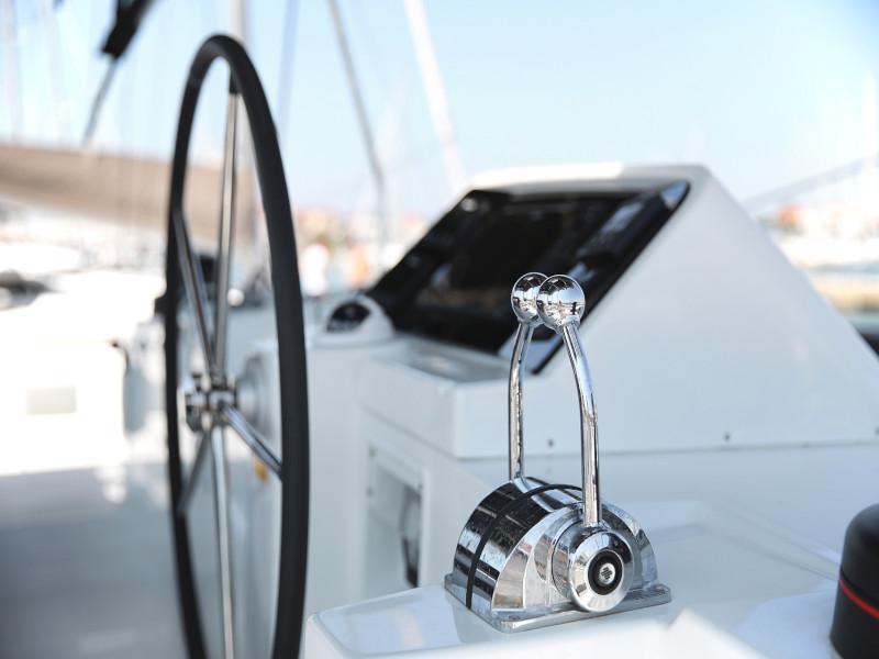 Book yachts online - catamaran - Lagoon 450 F - HOT STUFF - rent