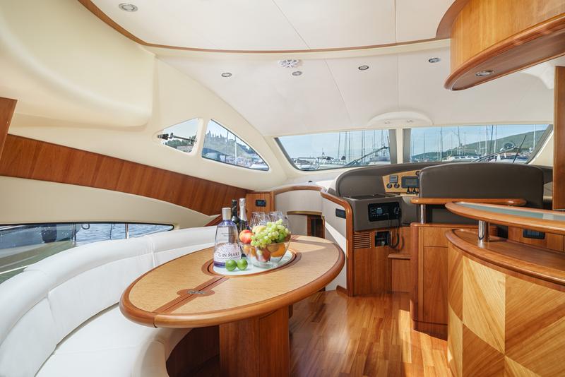 Book yachts online - motorboat - Aicon 56 - NUDGE - rent