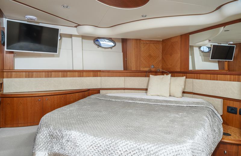 Book yachts online - motorboat - Aicon 56 - NUDGE - rent