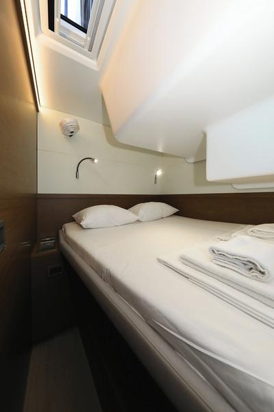 Book yachts online - catamaran - Lagoon 50 - SHADOW - rent