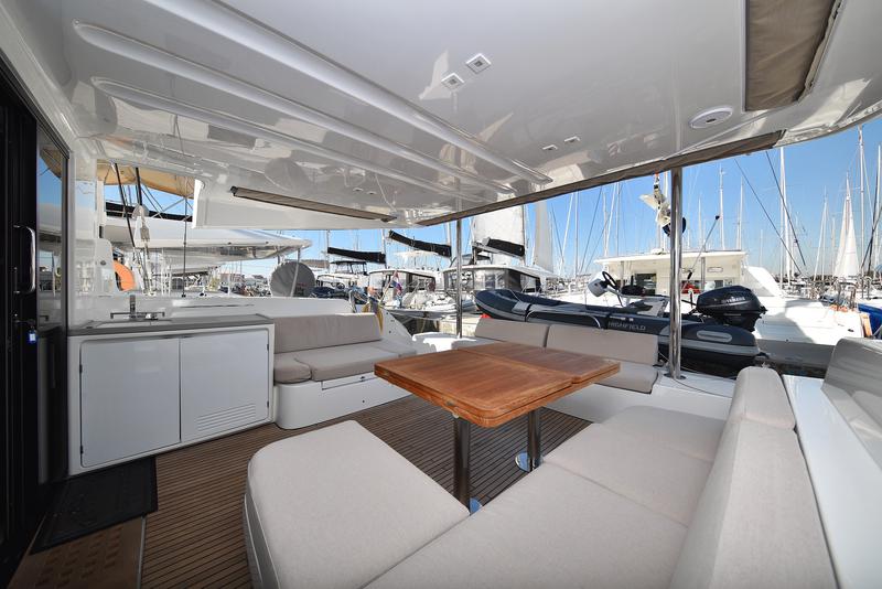 Book yachts online - catamaran - Lagoon 50 - SHADOW - rent