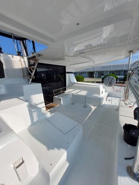 Book yachts online - catamaran - Lagoon 42 - MADRE PERLA - rent