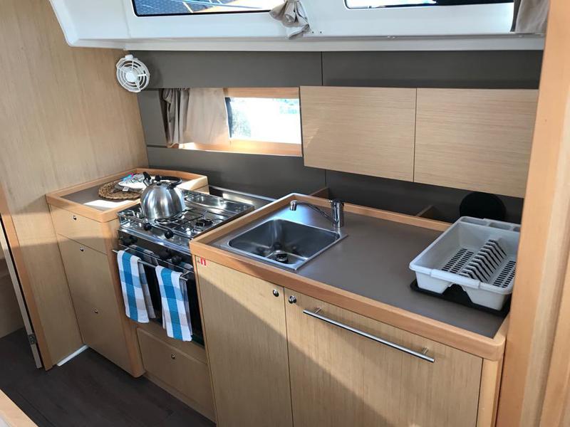 Book yachts online - sailboat - Oceanis 38.1 - Elisa - rent