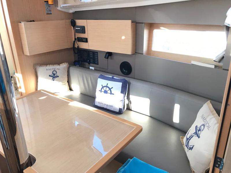Book yachts online - sailboat - Oceanis 38.1 - Elisa - rent