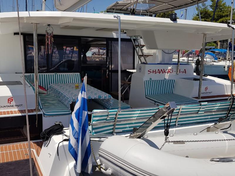 Book yachts online - catamaran - Astréa 42 - Shangri-La - rent