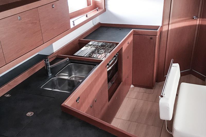 Book yachts online - sailboat - Oceanis 45 (4 cabs) - CANCAN - rent