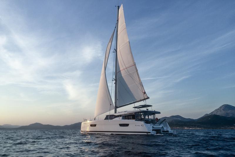 Book yachts online - catamaran - Astréa 42 - Wave - rent