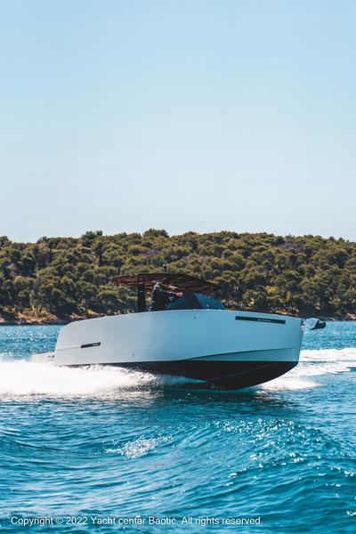 Book yachts online - motorboat - De Antonio D28 Open - LUI - rent
