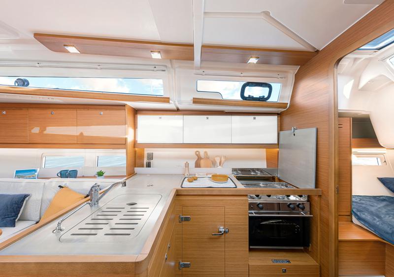Book yachts online - sailboat - Dufour 390 Grand Large - Sail Corvus - rent