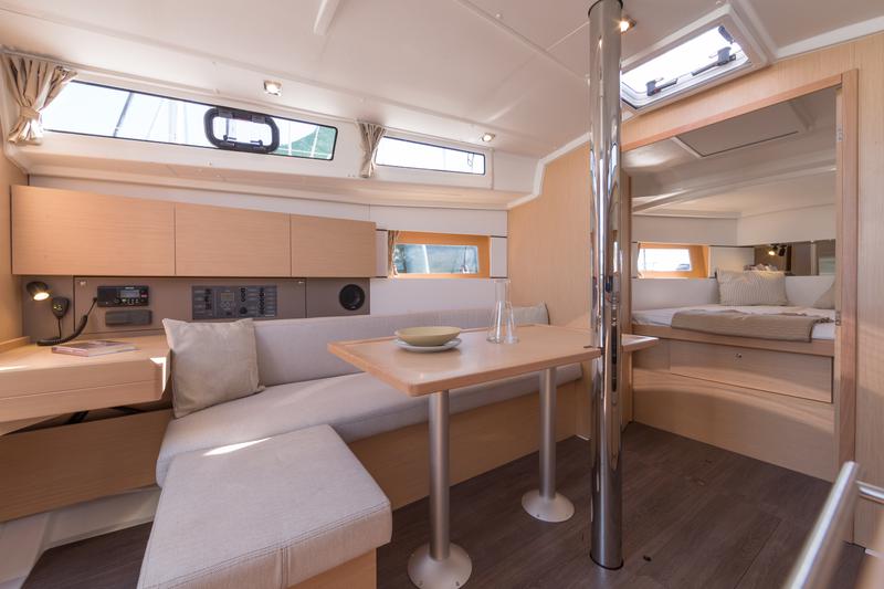 Book yachts online - sailboat - Oceanis 38.1 - Sail Bellatrix - rent