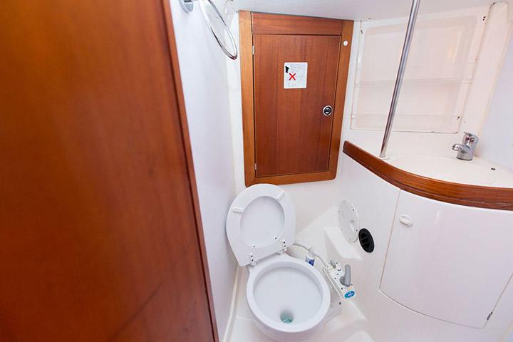 Book yachts online - sailboat - Elan 45 - Neva - rent