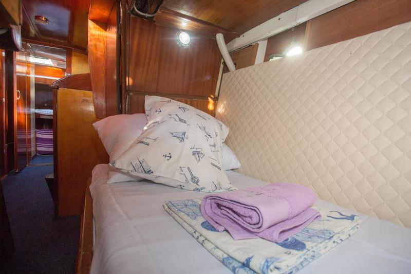 Book yachts online - motorboat - Leut - Vagabundo - rent