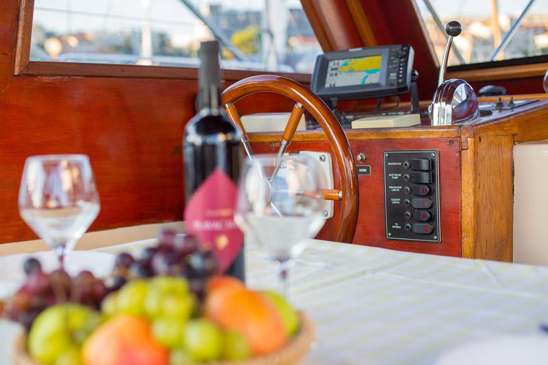 Book yachts online - motorboat - Leut - Vagabundo - rent