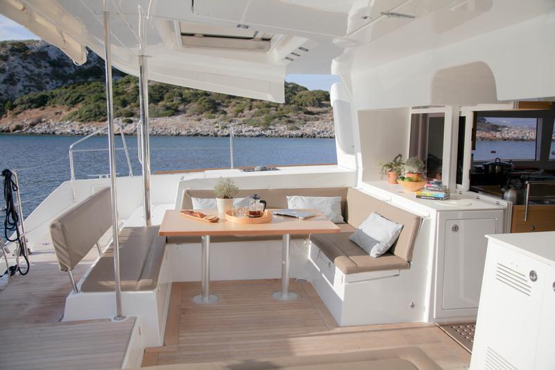 Book yachts online - catamaran - Lagoon 450 Fly - IRIS IV - rent
