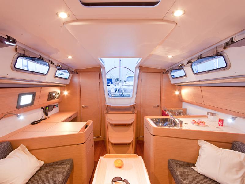 Book yachts online - sailboat - First 35 - Gemini - rent