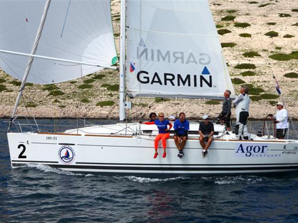Book yachts online - sailboat - First 35 - Taurus - rent
