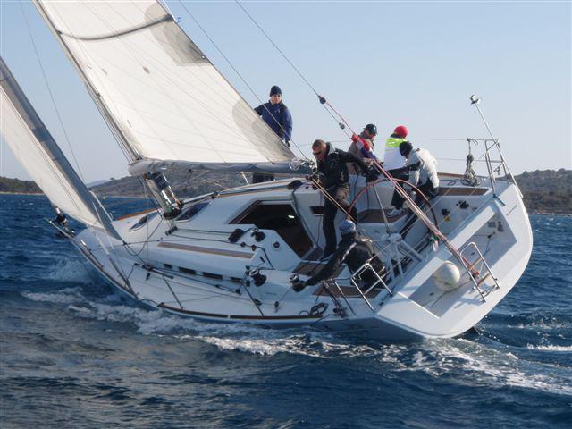 Book yachts online - sailboat - First 35 - Saggitarius - rent