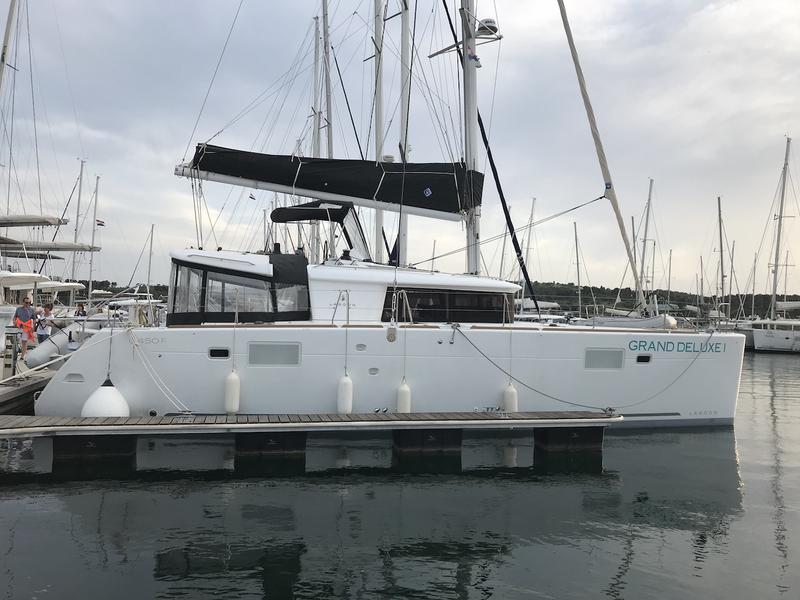 Book yachts online - catamaran - Lagoon 450 F - GRAND DELUXE - rent
