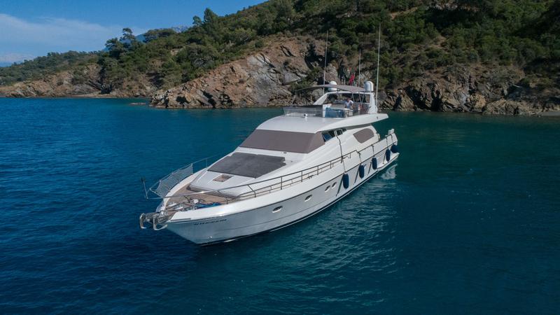 Book yachts online - motorboat - Ferretti 72 - Ferretti 72 - rent