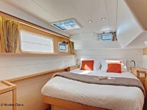 Book yachts online - catamaran - Lagoon 450 FLY - EC- L45-17-CA - rent