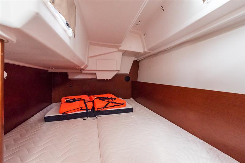 Book yachts online - sailboat - Oceanis 35.1 - LAMPUGA - rent