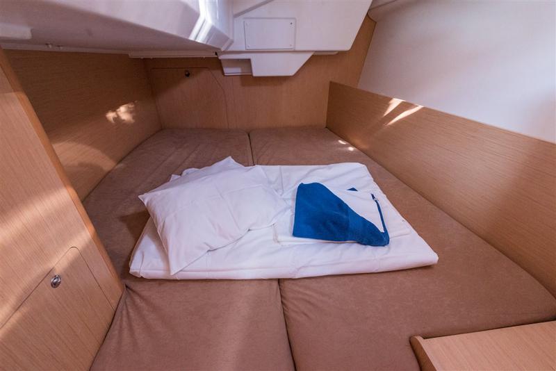 Book yachts online - sailboat - Oceanis 38.1 - LUCE - rent