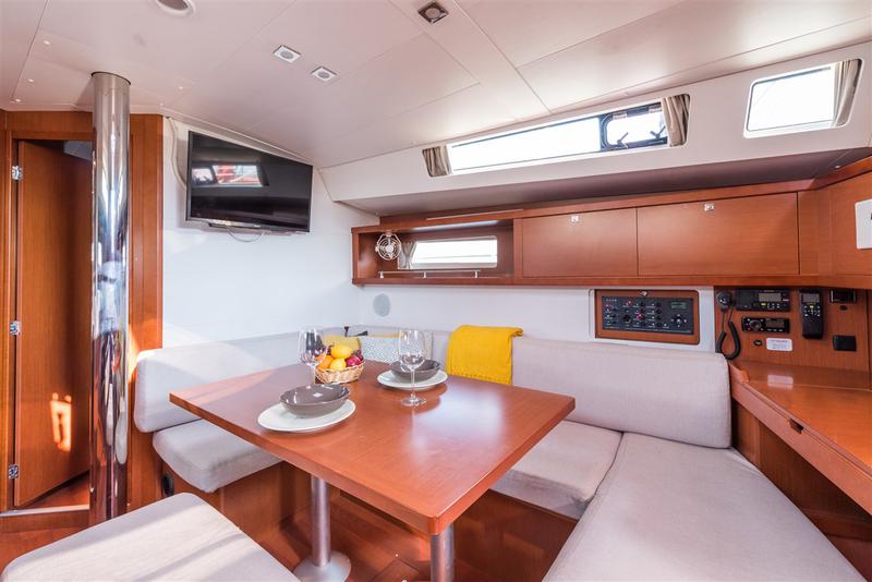 Book yachts online - sailboat - Oceanis 45 - ZOA - rent