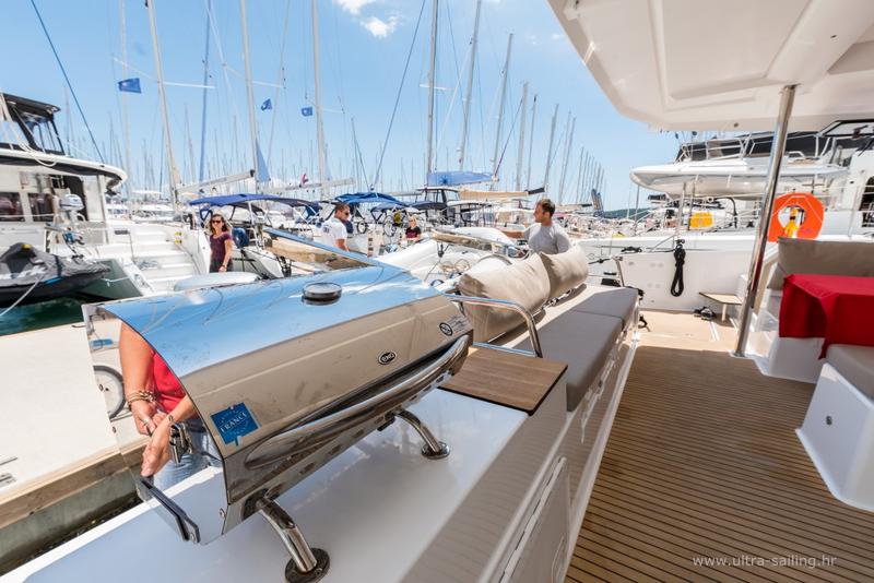Book yachts online - catamaran - Saona 47 - SUNNY WAVE - rent