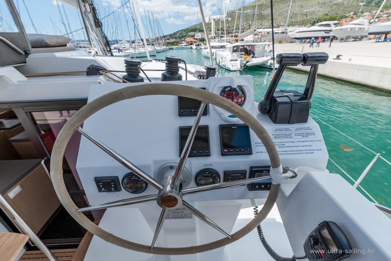 Book yachts online - catamaran - Saona 47 - SUNNY WAVE - rent