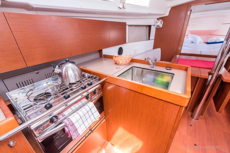 Book yachts online - sailboat - Oceanis 35.1 - BELA - rent